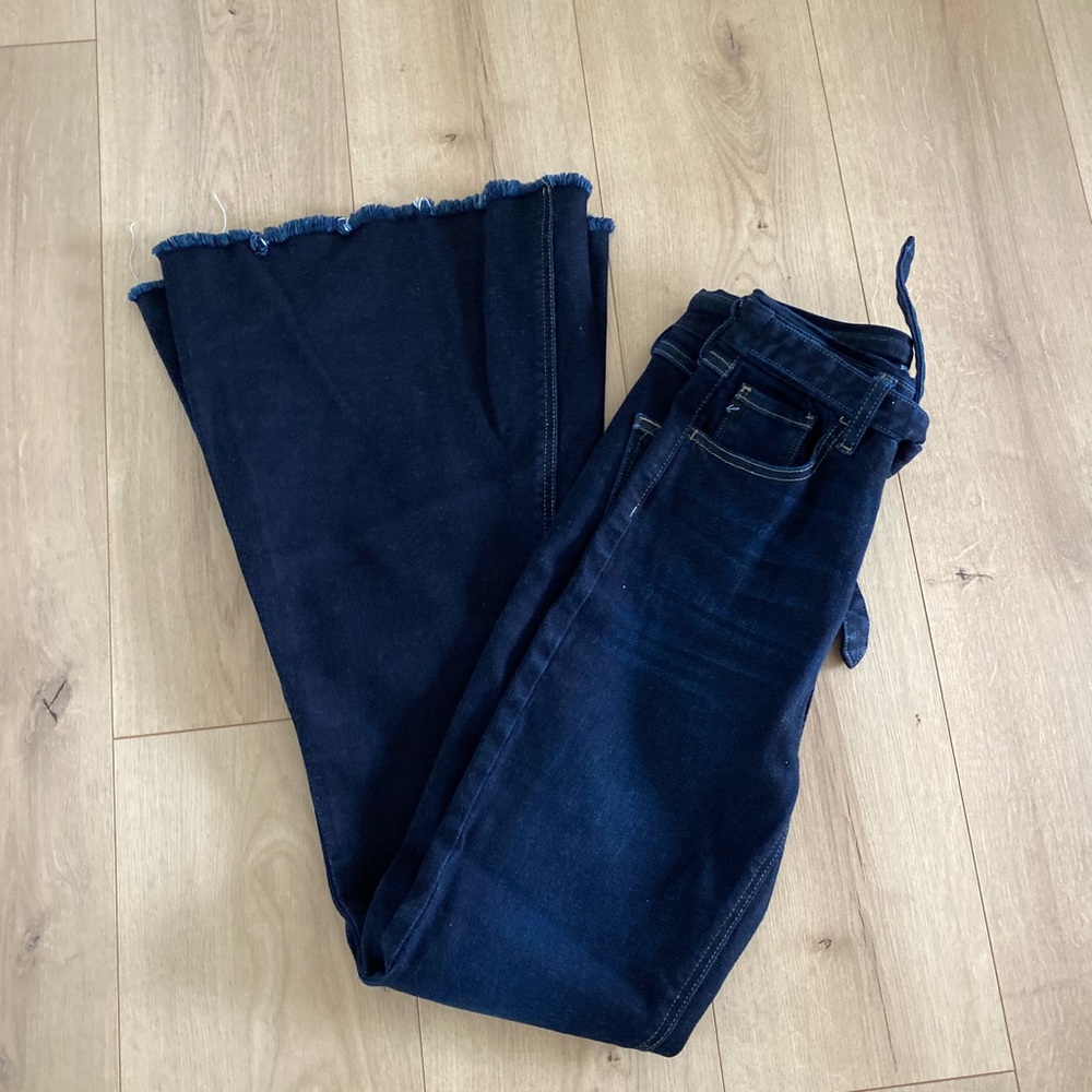 KanCan Dark Blue Flared Denim Jeans Women Belted Frayed Hem Button Accents
